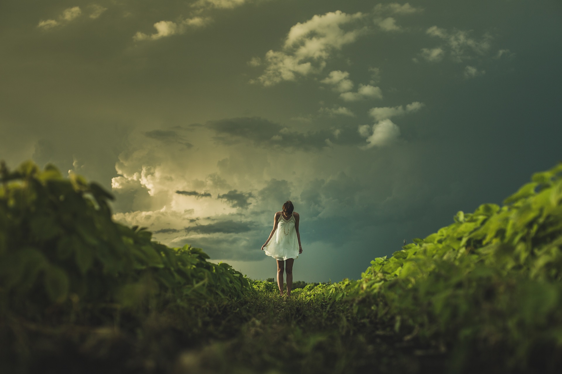 8 Reasons Why Now is the Perfect Time to See a Psychic